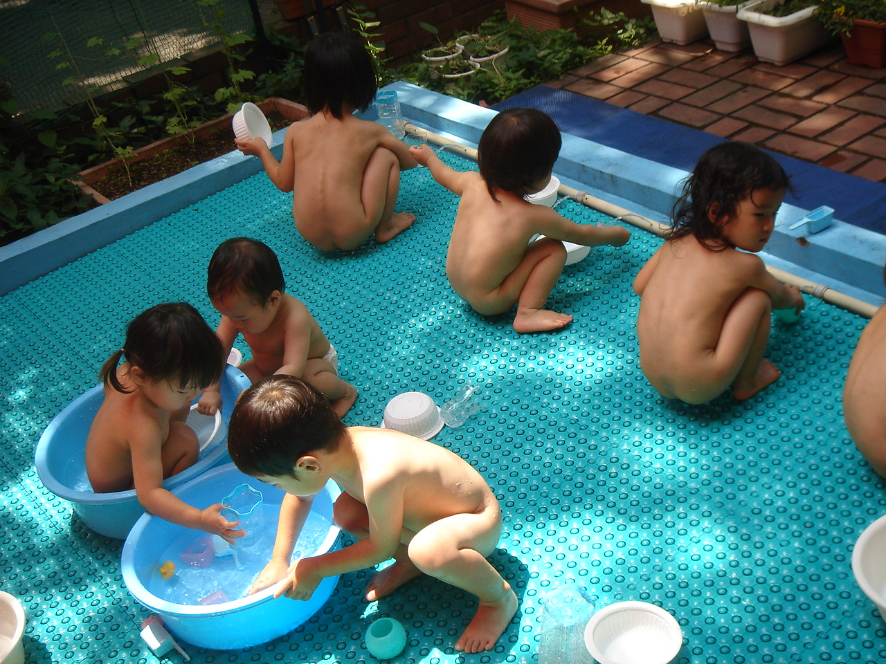 幼稚園　保育園　プール　全裸 