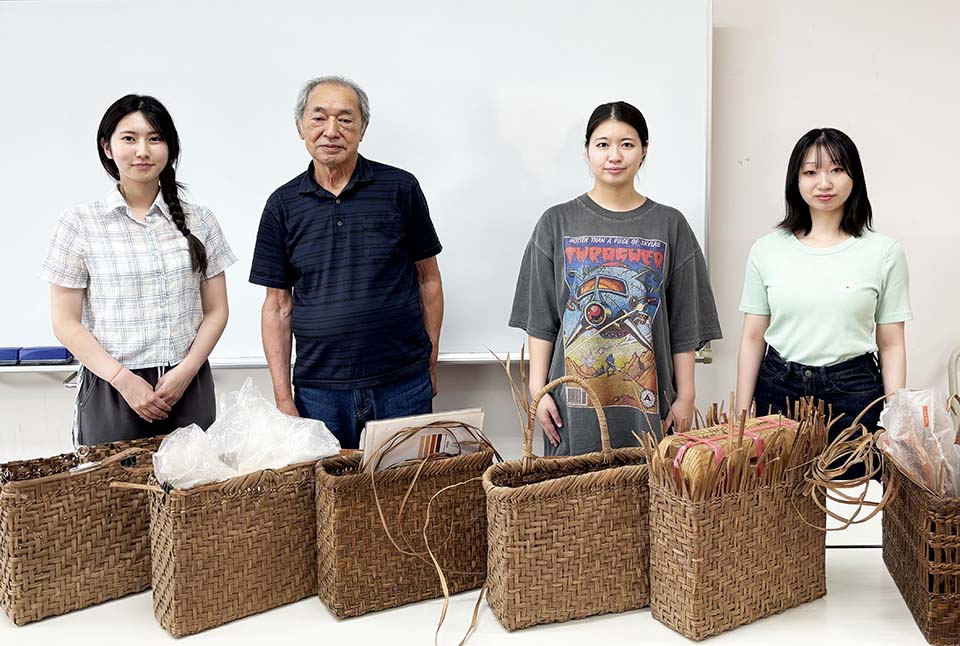 2025年8月26日（火）〜30日（土）長期FW授業「コンテンツMD」盛岡班　山葡萄のかご編み体験